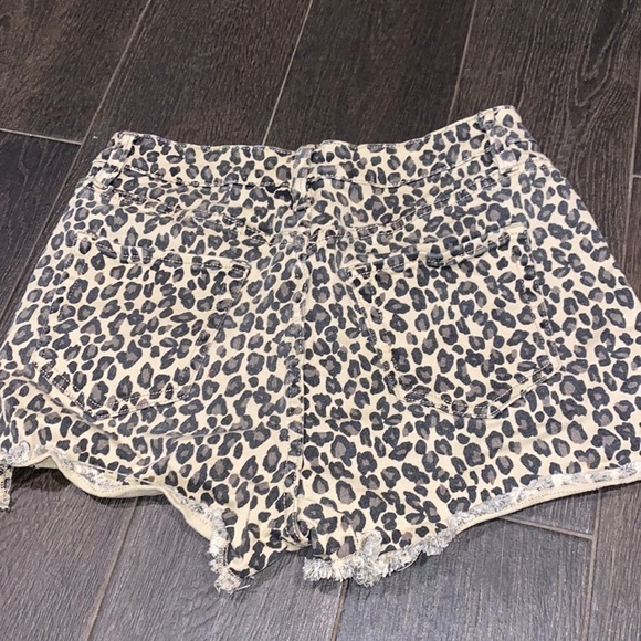 Ymi leopard cut off shorts - Picture 2 of 3